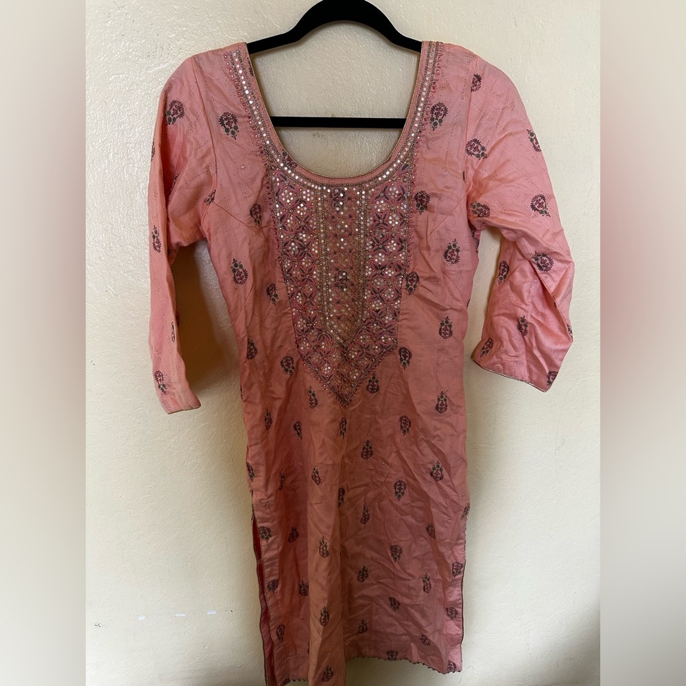 Peachy pink Indian straight pant suit with net dupatta